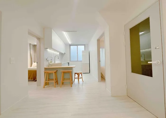 Designer Cozy 3br House In Hongdae *