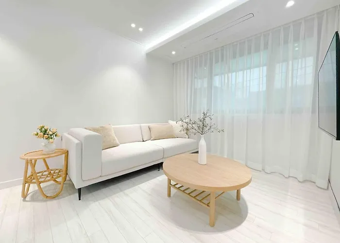 Designer Cozy 3br House In Hongdae